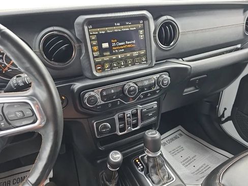 Used 2022 Jeep Wrangler Unlimited Sahara AWD/4WD image 21