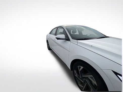 Used 2024 Hyundai Elantra Limited image 12