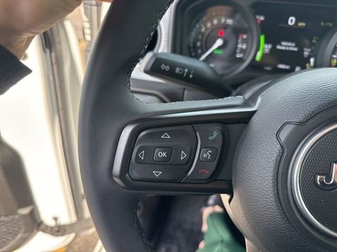 Used 2025 Jeep Wrangler Willys 4xe image 11