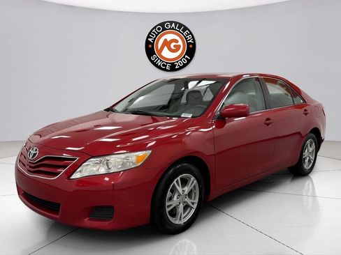 Used 2010 Toyota Camry LE FWD image 3