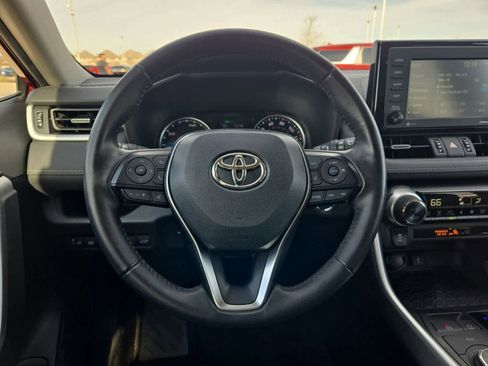 Used 2021 Toyota RAV4 XLE Premium image 24