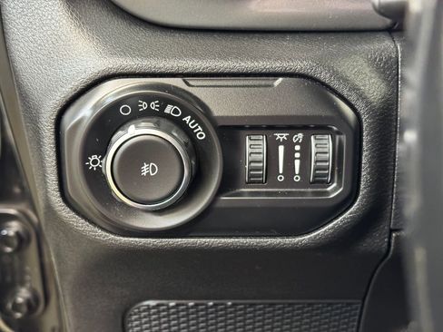 Used 2021 Jeep Wrangler Unlimited Sahara image 28