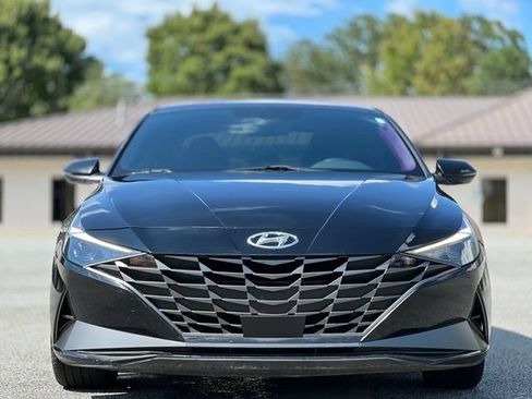 Used 2021 Hyundai Elantra SEL w/ Convenience + Premium Package FWD image 2