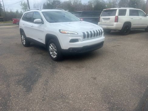 Used 2016 Jeep Cherokee Latitude w/ Comfort/Convenience Group AWD/4WD image 25