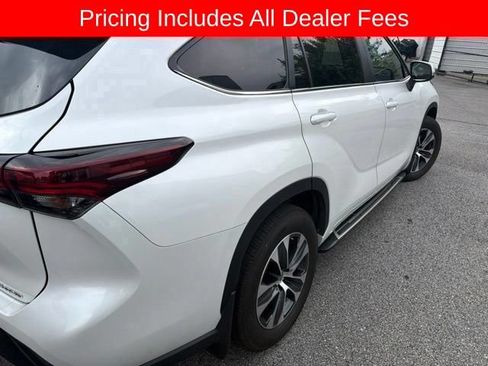 Used 2024 Toyota Highlander XLE AWD/4WD image 20