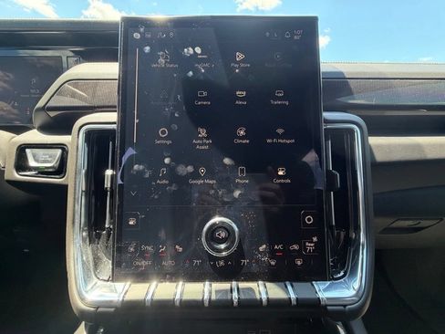 Used 2025 GMC Yukon Elevation AWD/4WD image 10
