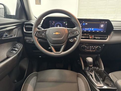 Used 2025 Chevrolet TrailBlazer LT FWD image 21