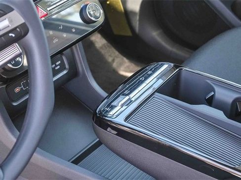 New 2026 Hyundai Tucson Blue SE image 24