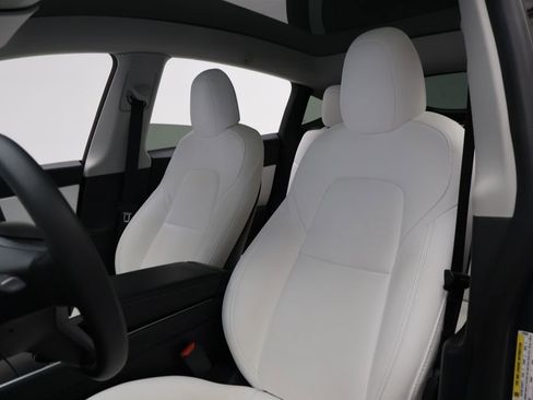 Used 2021 Tesla Model Y Long Range image 13