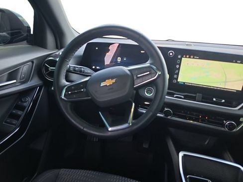 Used 2025 Chevrolet Equinox LT w/ Safety and Technology Package FWD image 14