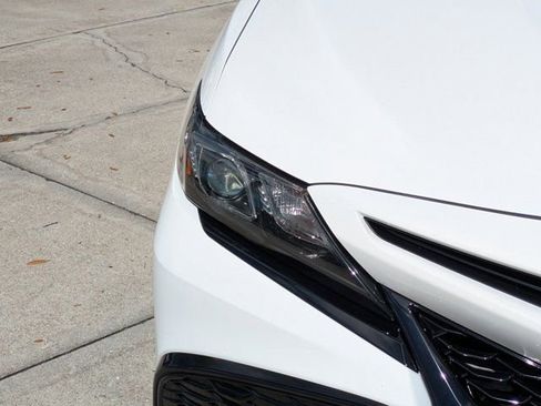 Used 2023 Toyota Camry SE image 9