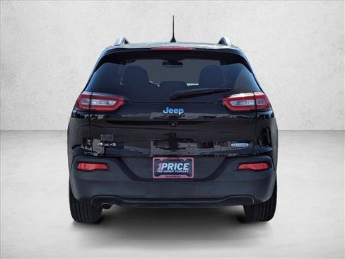 Used 2017 Jeep Cherokee Latitude AWD/4WD image 6
