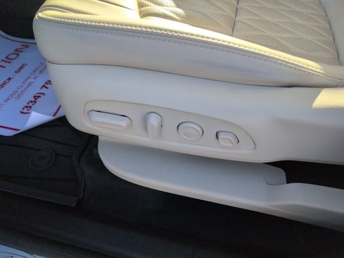 Used 2023 Buick Enclave Avenir w/ Avenir Technology Package image 20