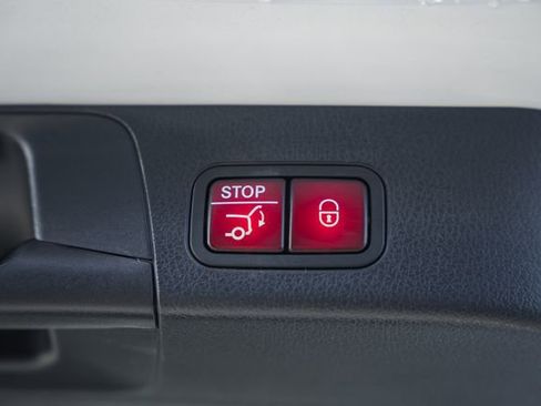 Used 2022 Mercedes-Benz GLB 250 4MATIC image 11