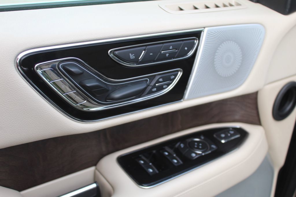 Used 2019 Lincoln Navigator Reserve w/ Cargo Package AWD/4WD image 31