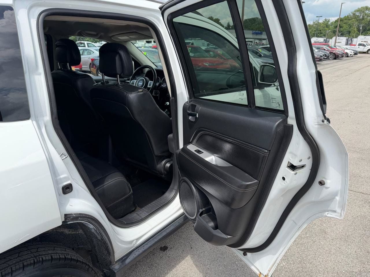 Used 2017 Jeep Compass Latitude FWD image 10