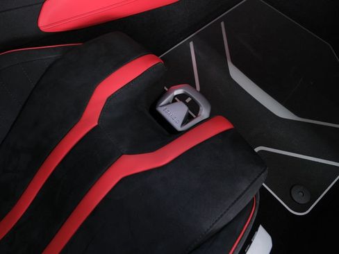 Used 2024 Lamborghini Huracan STO RWD image 28