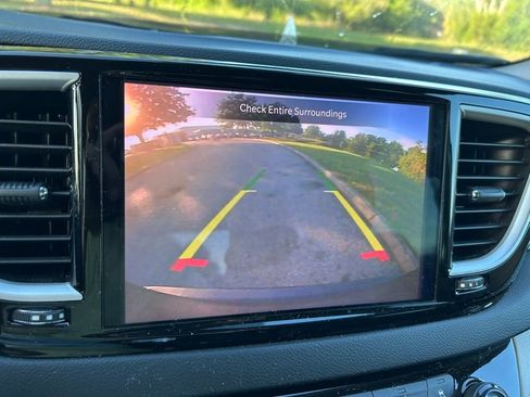 Used 2022 Chrysler Pacifica Touring-L image 27