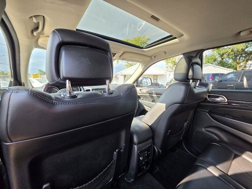 Used 2012 Jeep Grand Cherokee Laredo AWD/4WD image 18