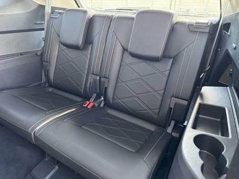 Used 2025 Volkswagen Atlas SE image 14