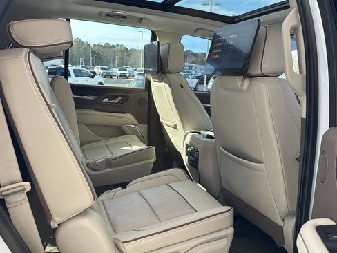 Used 2023 GMC Yukon Denali w/ Denali Reserve Package image 10