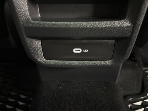 Used 2025 Volkswagen Taos SE AWD/4WD image 35