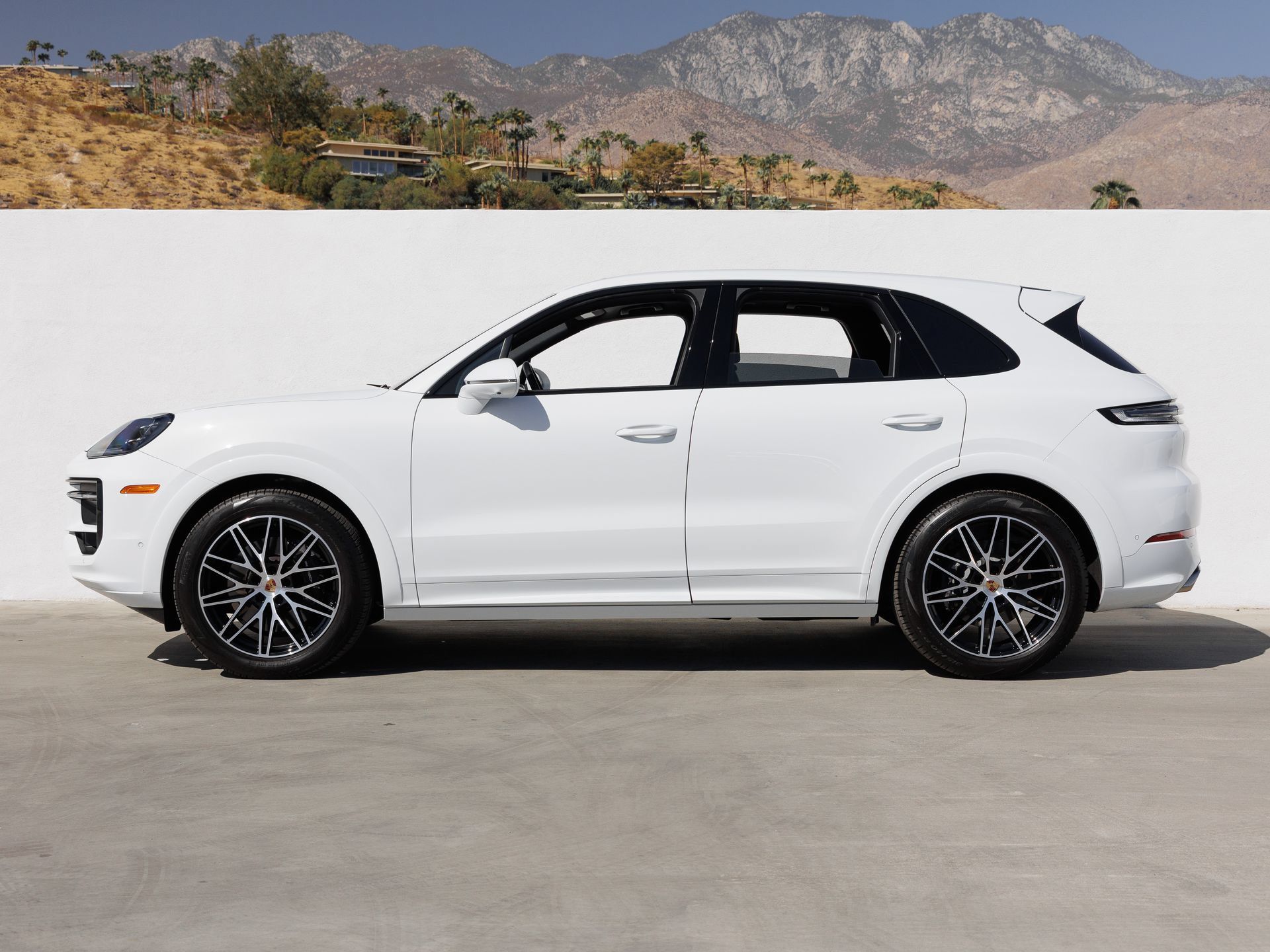 Certified 2025 Porsche Cayenne AWD/4WD image 2