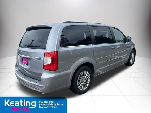 Used 2014 Chrysler Town & Country Touring-L w/ Driver Convenience Group FWD image 5
