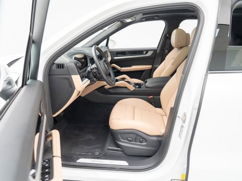 Certified 2026 Porsche Cayenne AWD/4WD image 17