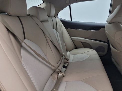 Used 2020 Toyota Camry XLE image 19