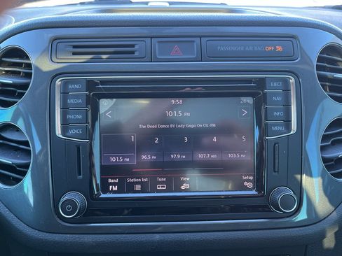 Used 2017 Volkswagen Tiguan Sport image 13