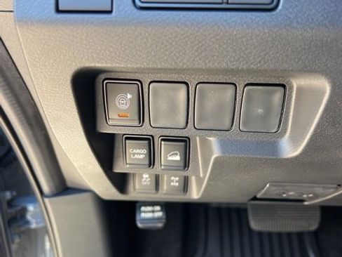 Used 2025 Nissan Frontier PRO-4X image 11