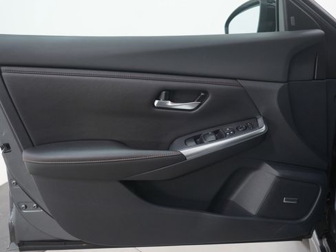 Used 2022 Nissan Sentra SR w/ SR Premium Package image 18