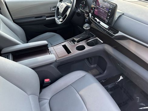 Certified 2023 Toyota Sienna XLE image 21