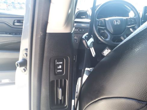 Used 2025 Honda Odyssey EX-L image 17