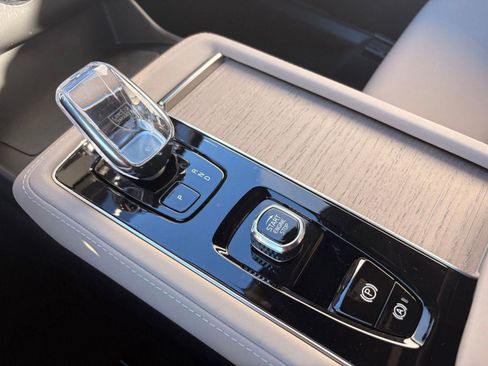 New 2026 Volvo XC90 B6 Plus w/ Protection Package Premier image 18