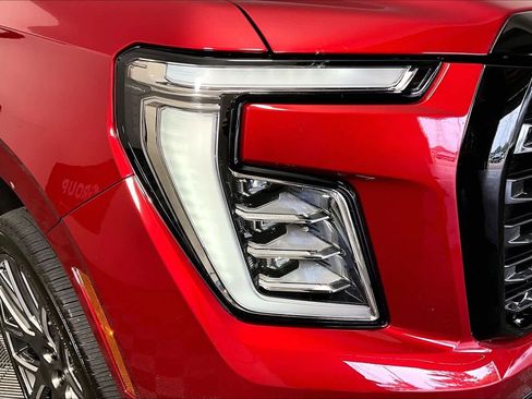 Certified 2025 GMC Yukon XL Denali Ultimate w/ LPO, Floor Liner Package AWD/4WD image 27