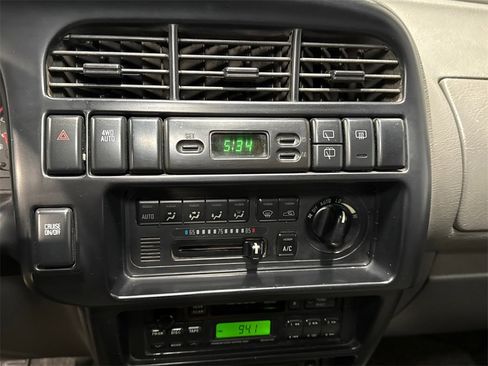 Used 2000 Isuzu Trooper S image 18