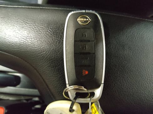 Used 2025 Nissan Versa SV FWD image 32