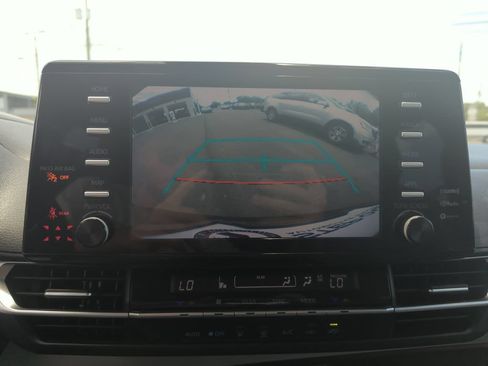 Used 2021 Toyota Sienna LE w/ LE Plus Package FWD image 26