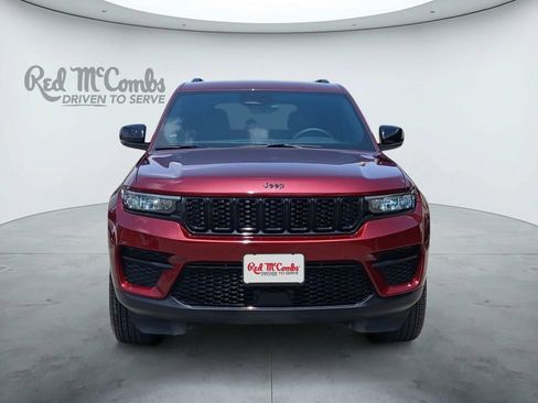 Used 2025 Jeep Grand Cherokee Altitude AWD/4WD image 9
