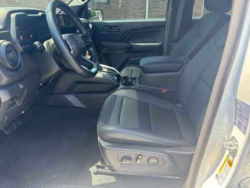 Used 2025 Chevrolet Colorado Trail Boss w/ Midnight Edition AWD/4WD image 13