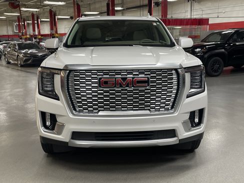 Used 2024 GMC Yukon Denali w/ Advanced Technology Package AWD/4WD image 3