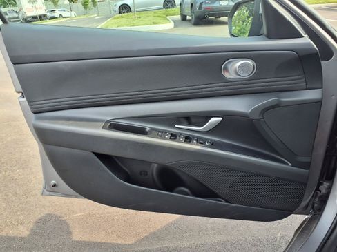 Used 2025 Hyundai Elantra SEL FWD image 19