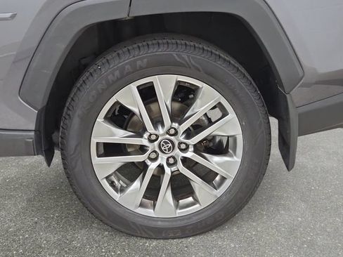 Used 2021 Toyota RAV4 XLE Premium AWD/4WD image 33