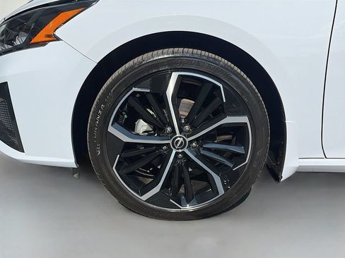 Used 2024 Nissan Altima 2.5 SR w/ SR Premium Package FWD image 32