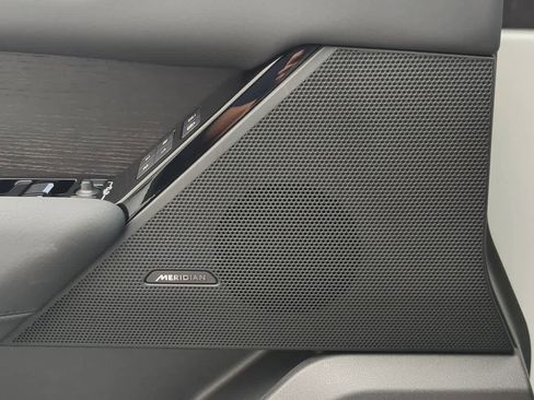 Certified 2025 Land Rover Range Rover Velar Dynamic SE image 33