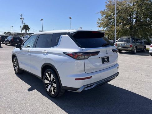 New 2026 Mitsubishi Outlander SE FWD image 3
