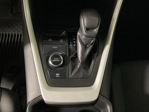 Used 2021 Toyota RAV4 LE AWD/4WD image 28