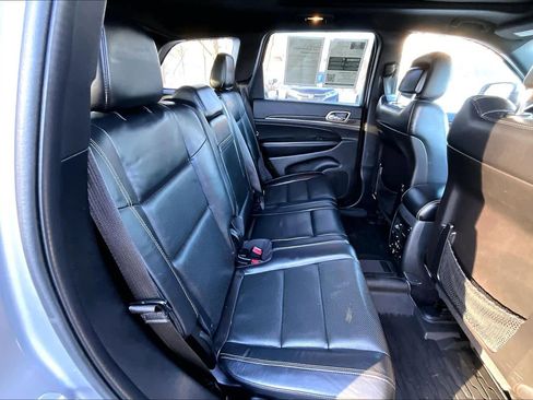 Used 2015 Jeep Grand Cherokee Limited w/ Luxury Group II image 18